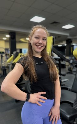 Инструктор тренажерного зала Минакова   Анна