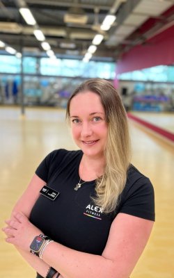 Инструктор групповых программ Гвоздева Елена 