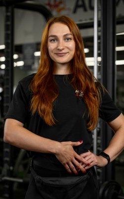 Инструктор тренажерного зала Яна Волкова