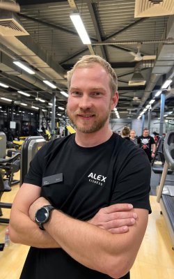 Инструктор групповых программ Поснов  Денис