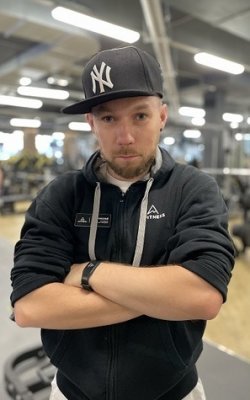 Инструктор групповых программ Николай Герасимов 