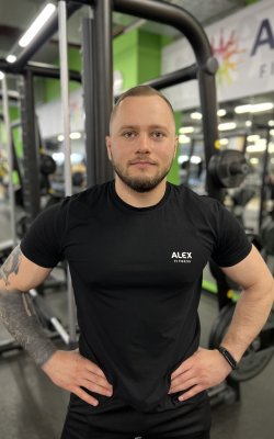 Инструктор тренажерного зала Фёдор Тигарев