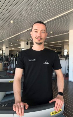 Александр Астраханцев<