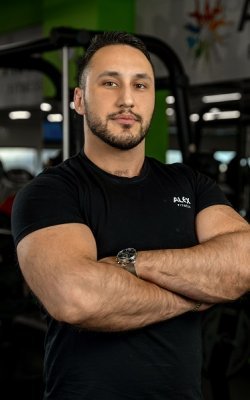 Инструктор тренажерного зала Михайлов Георгий