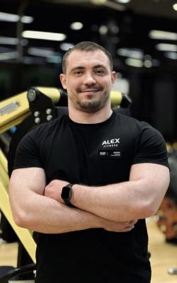 Инструктор тренажерного зала Журавов   Никита