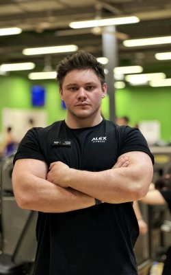 Инструктор тренажерного зала Нефедов  Кирилл 